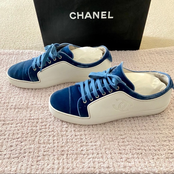 Auth Chanel Logo Velvet Metiers D’Art 17a Sneaker - Picture 3 of 8